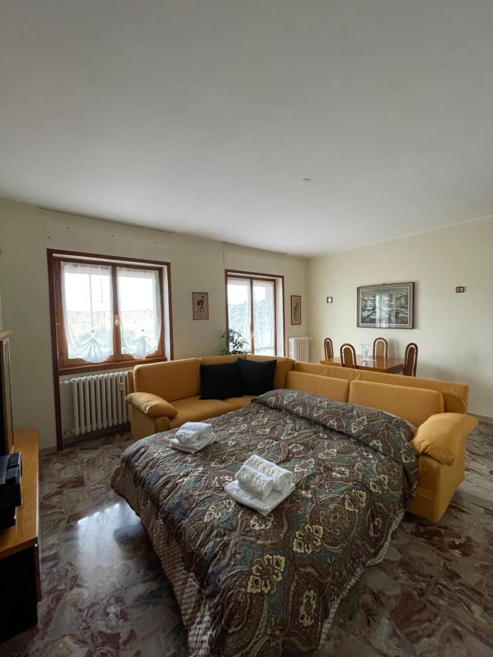 Bed, Living room