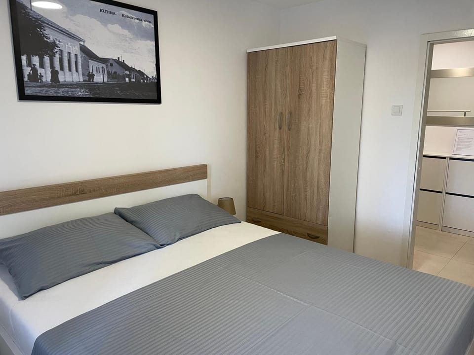 Bed, Photo of the whole room, Bedroom, wardrobe