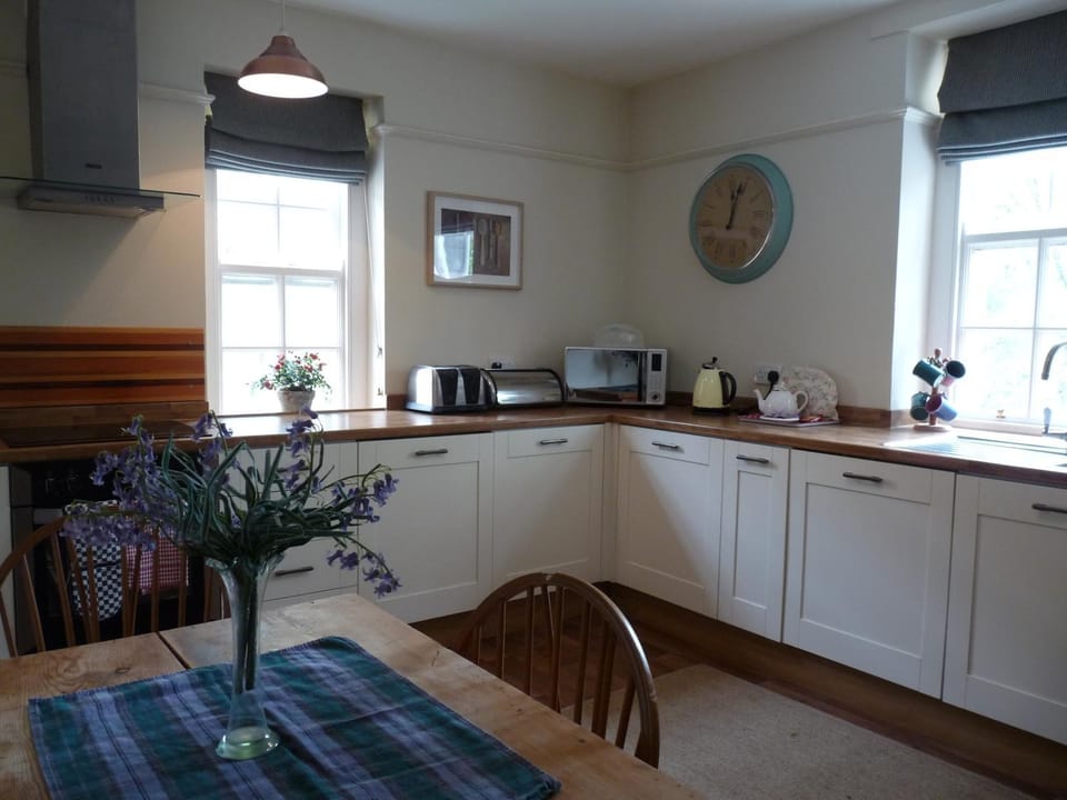 Kitchen or kitchenette, Dining area, minibar, pet friendly, stove