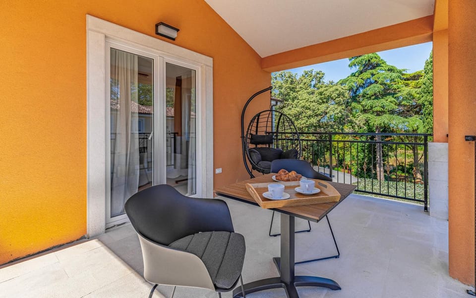 View (from property/room), Balcony/Terrace, Seating area
