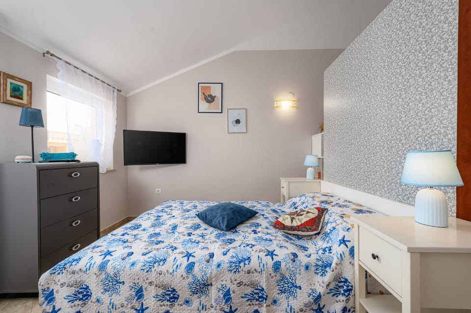 Bed, TV and multimedia