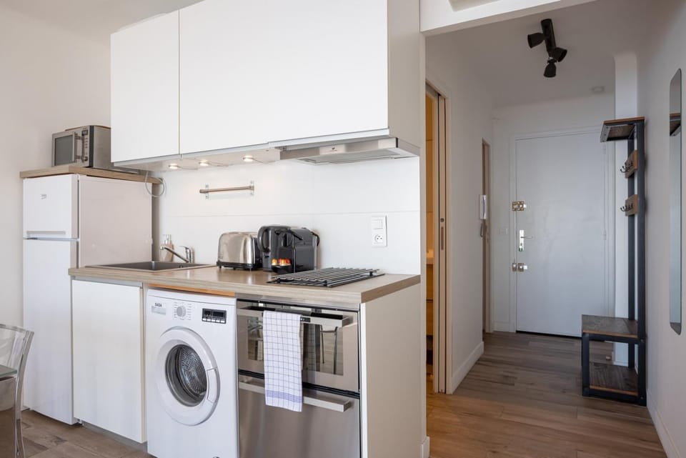 The Beach Cocoon – Sea View & Calm Apartment in Cannes