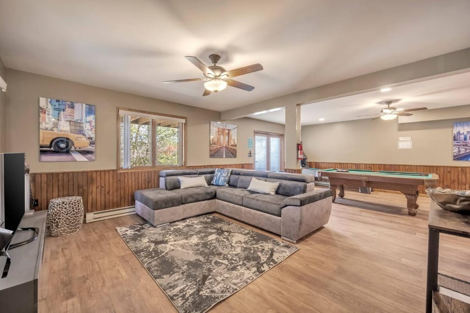 Living room, Seating area