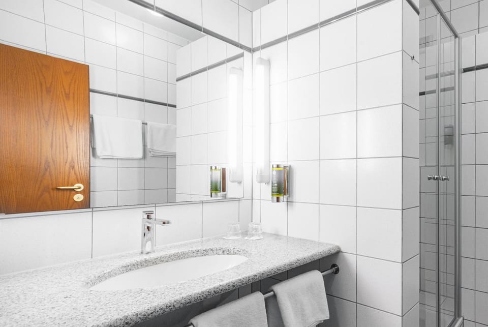 Shower, Bathroom, towels
