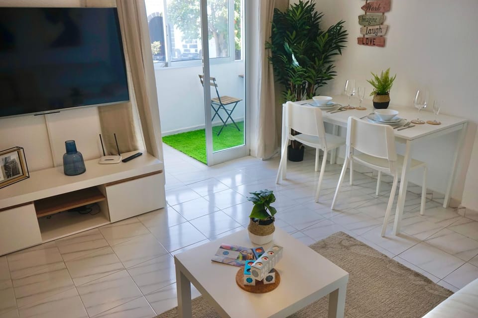 TV and multimedia, Living room, Dining area