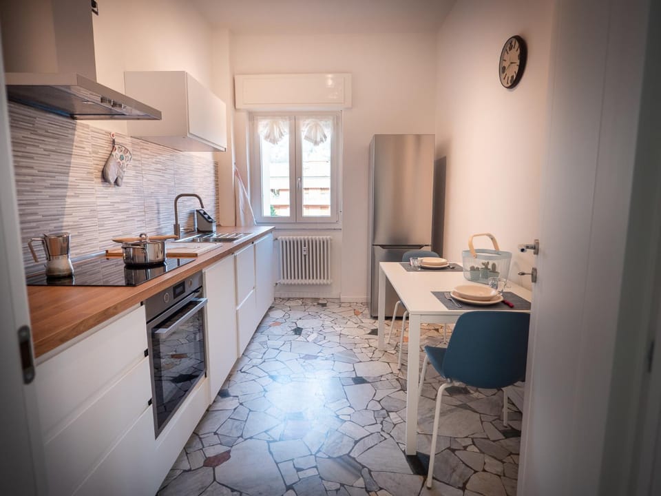 Dining area, kitchen
