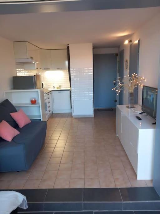 Appartement avec jardin, vue sur étang , proximité mer Gruissan Ayguades Apartment in Gruissan