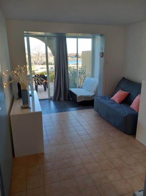 Appartement avec jardin, vue sur étang , proximité mer Gruissan Ayguades Apartment in Gruissan