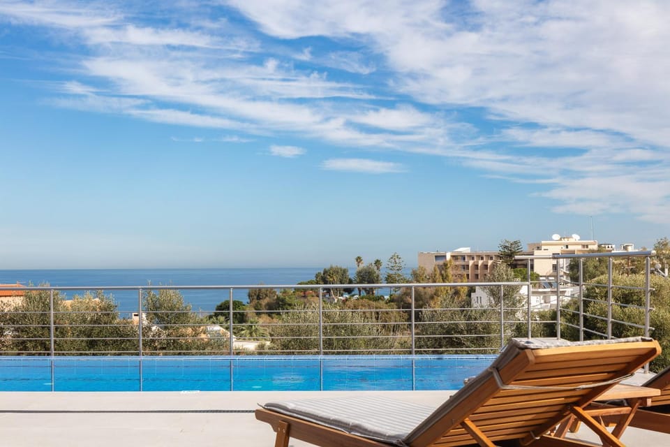 Swimming pool, sunbed