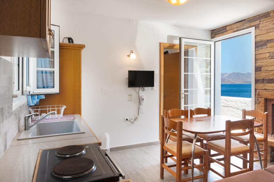 Property building, Kitchen or kitchenette, Living room