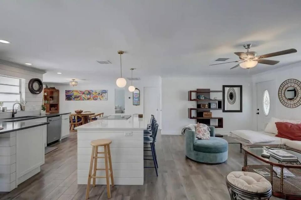 HIDDEN GEM - Family Friendly Pool Home -Welcome House in Naples
