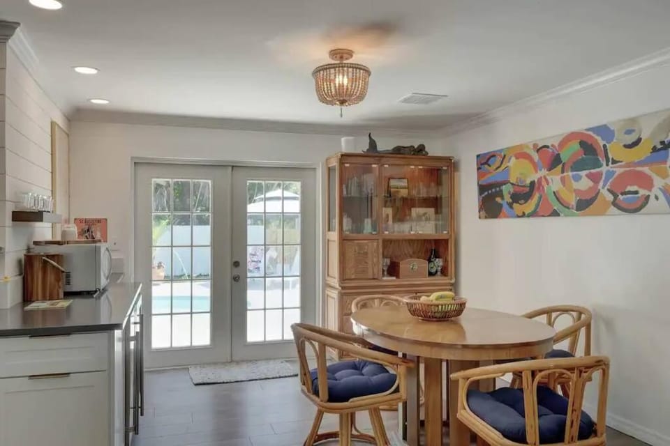 Seating area, Dining area