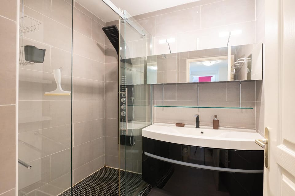 Shower, Bathroom, towels