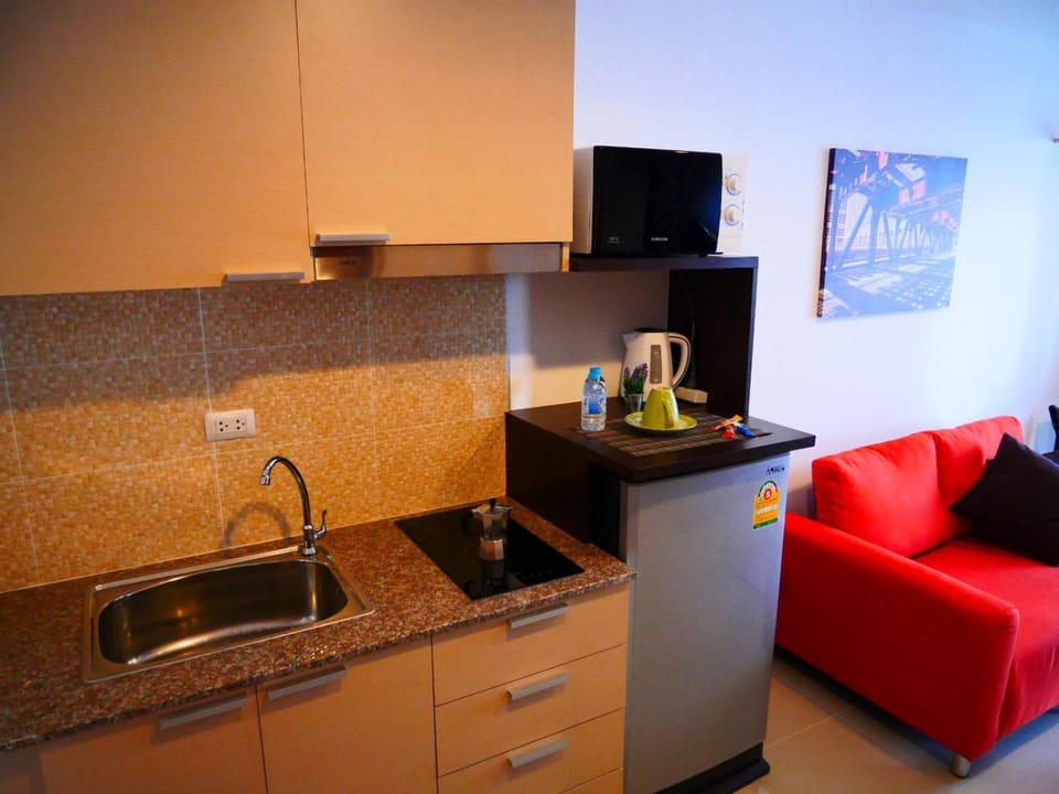 TV and multimedia, Living room, Seating area, minibar, stove