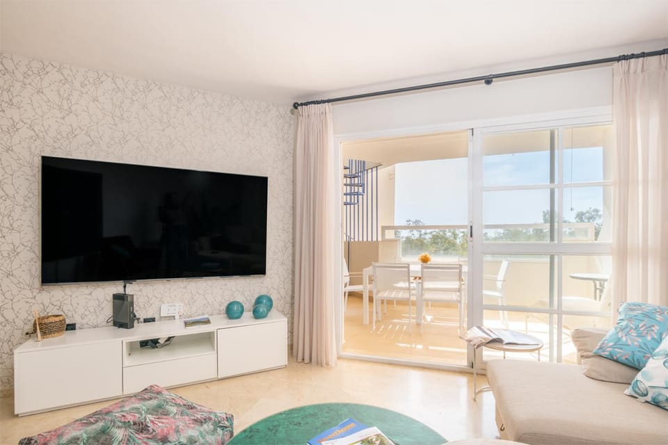 View (from property/room), Balcony/Terrace, Living room
