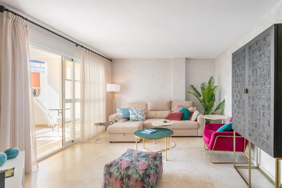 Living room, Photo of the whole room