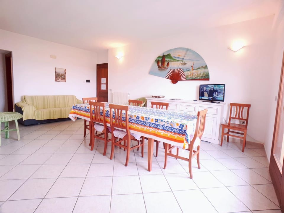 TV and multimedia, Living room, Dining area