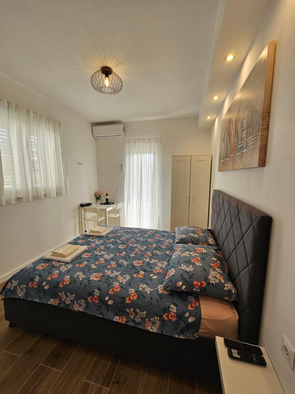 Bed, View (from property/room), Photo of the whole room, Bedroom, hair dresser, wardrobe, air conditioner