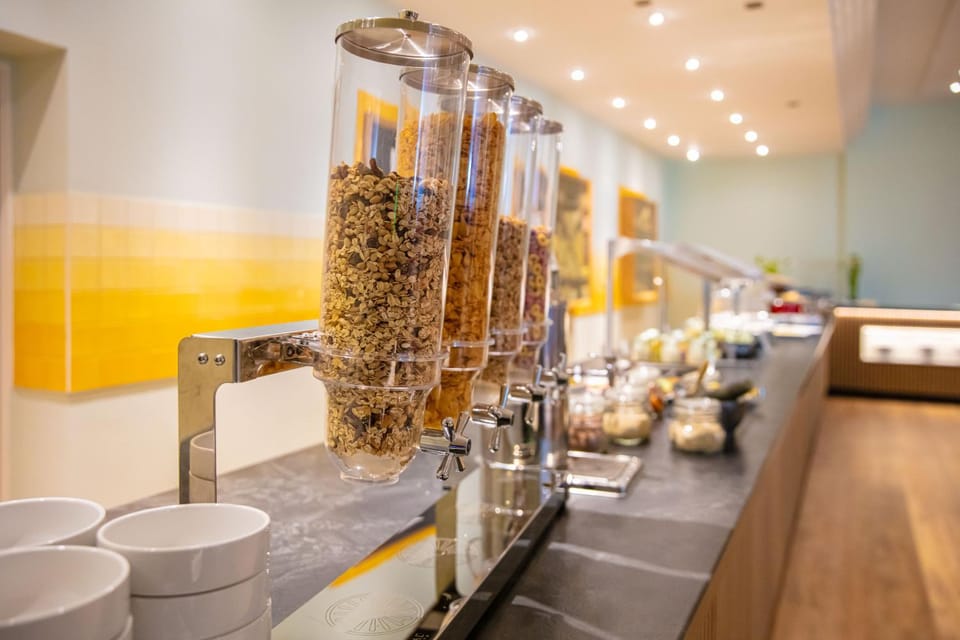 Restaurant/places to eat, Breakfast, Buffet breakfast