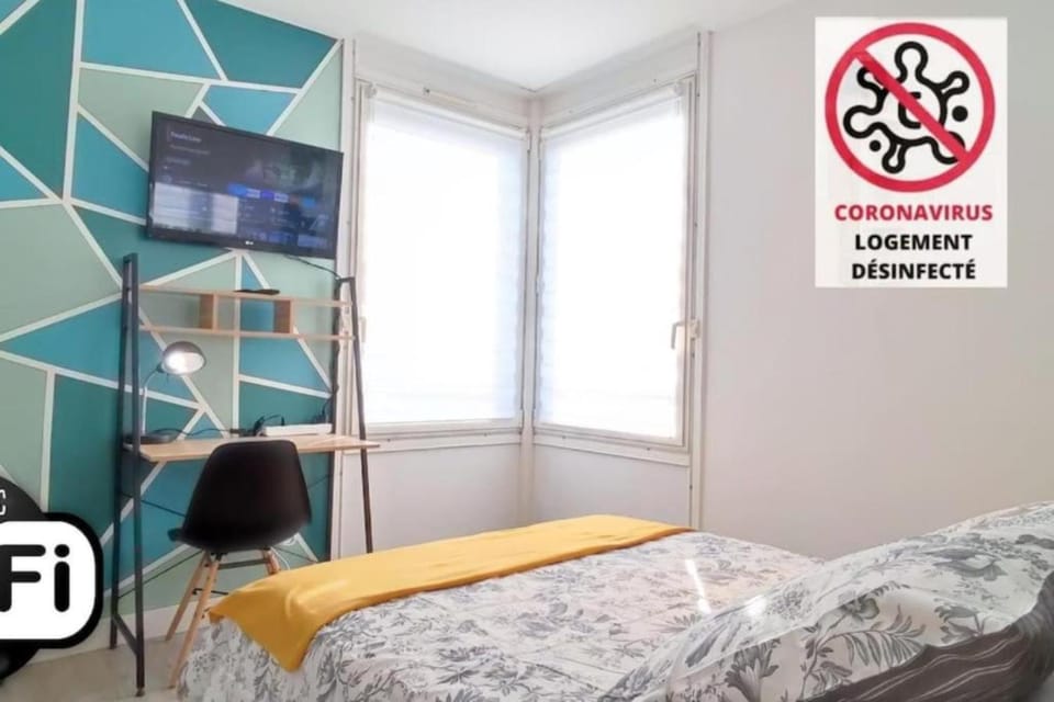 Bed, TV and multimedia, Photo of the whole room, Bedroom