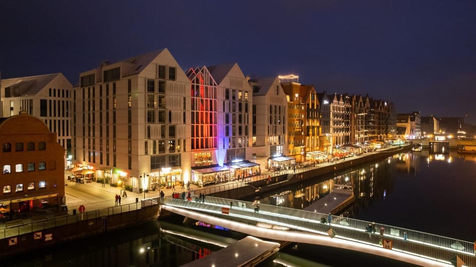 Property building, Nearby landmark, Night, Neighbourhood, Natural landscape, City view, River view, Location