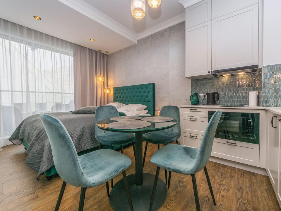 Kitchen or kitchenette, Living room, Seating area, Dining area, pet friendly, stove
