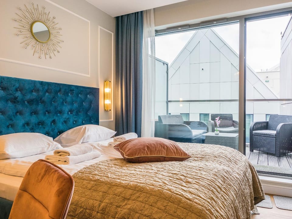 Bed, Living room, Photo of the whole room, Seating area, Bedroom