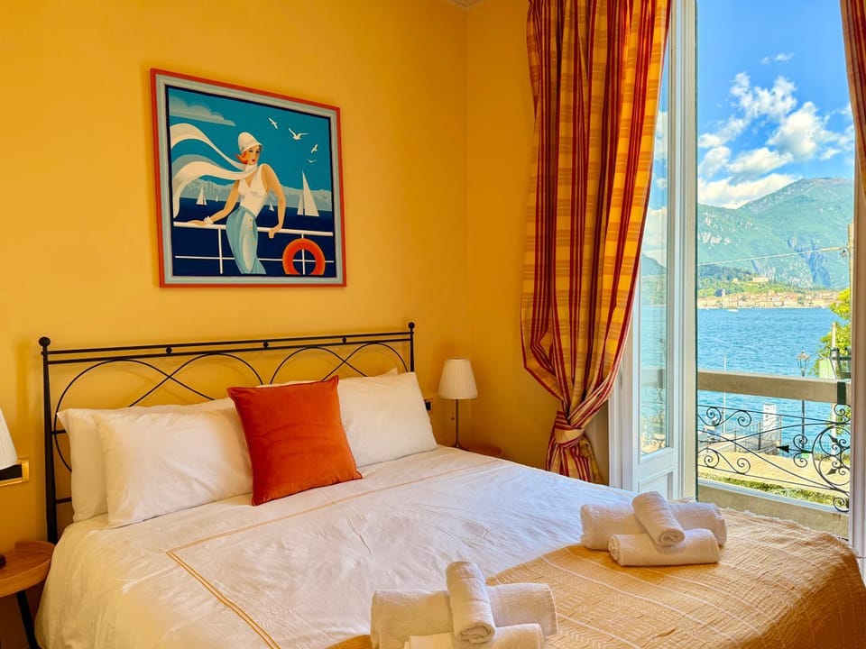 Balcony/Terrace, Bedroom, Lake view