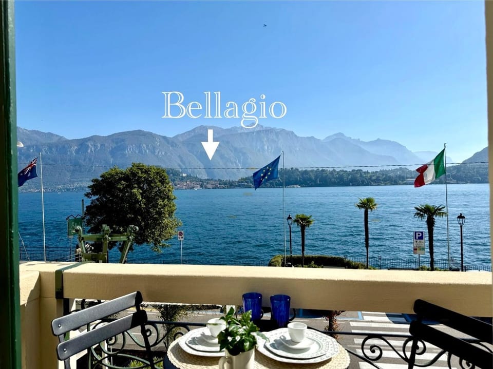 Balcony/Terrace, Dining area, Lake view