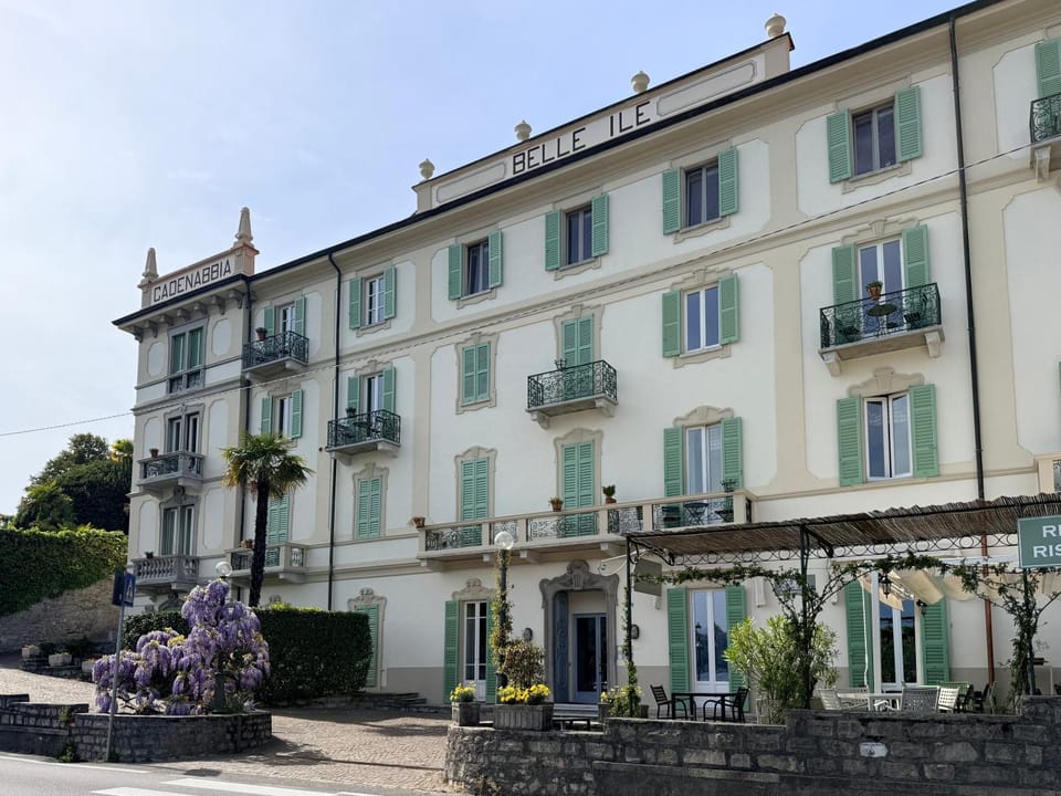 Property building, Facade/entrance, Spring