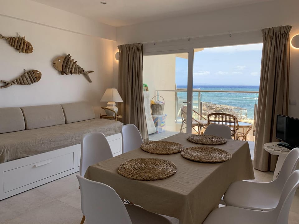 Natural landscape, Living room, Dining area, Sea view