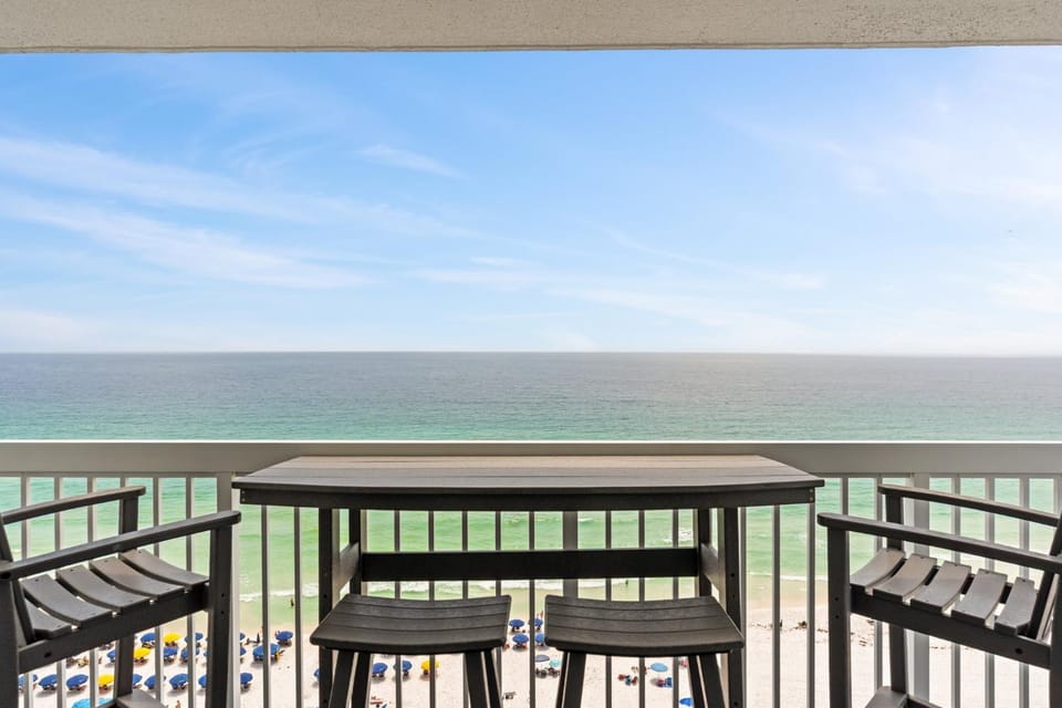 Pelican Beach Resort 1511 by Newman-Dailey Apartment in Destin