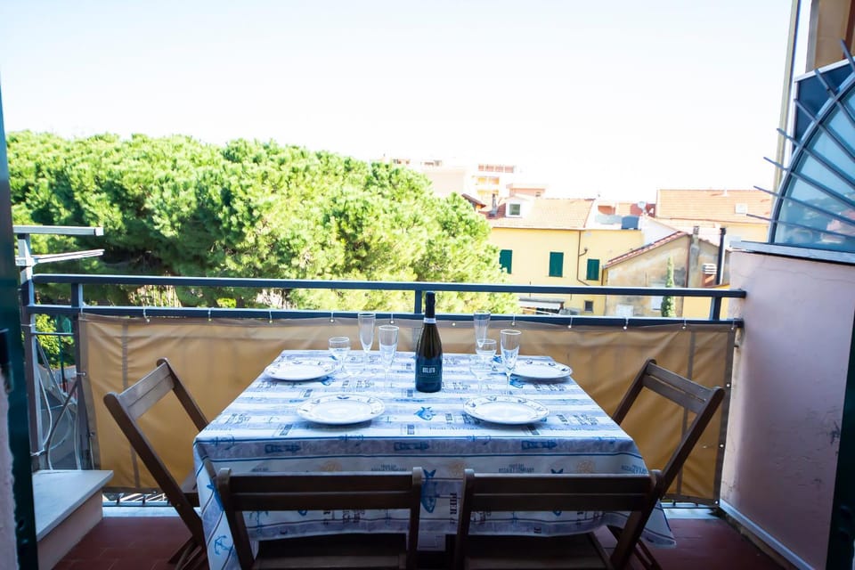 View (from property/room), Balcony/Terrace, Dining area