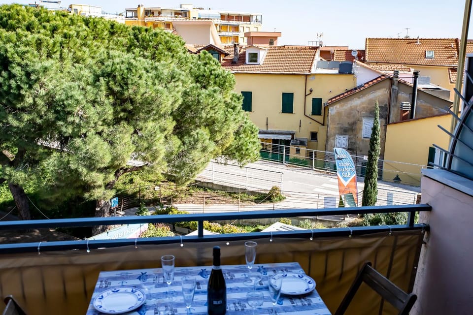 View (from property/room), Balcony/Terrace, Dining area