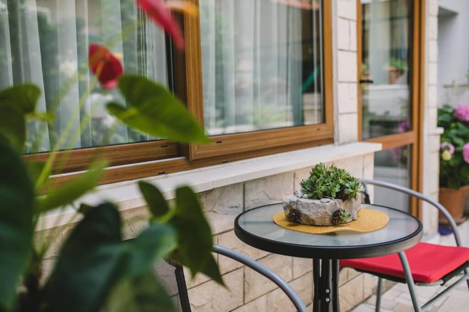 Garden, Seating area