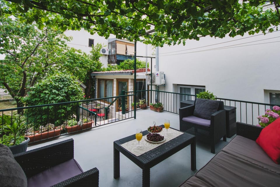 Balcony/Terrace, Garden view