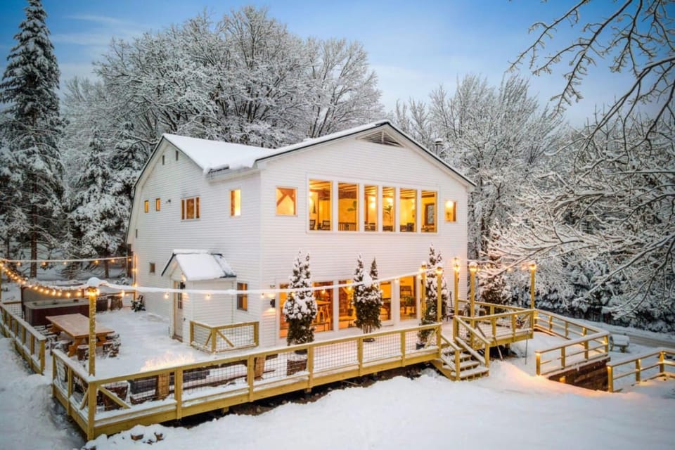 Property building, Natural landscape, Winter