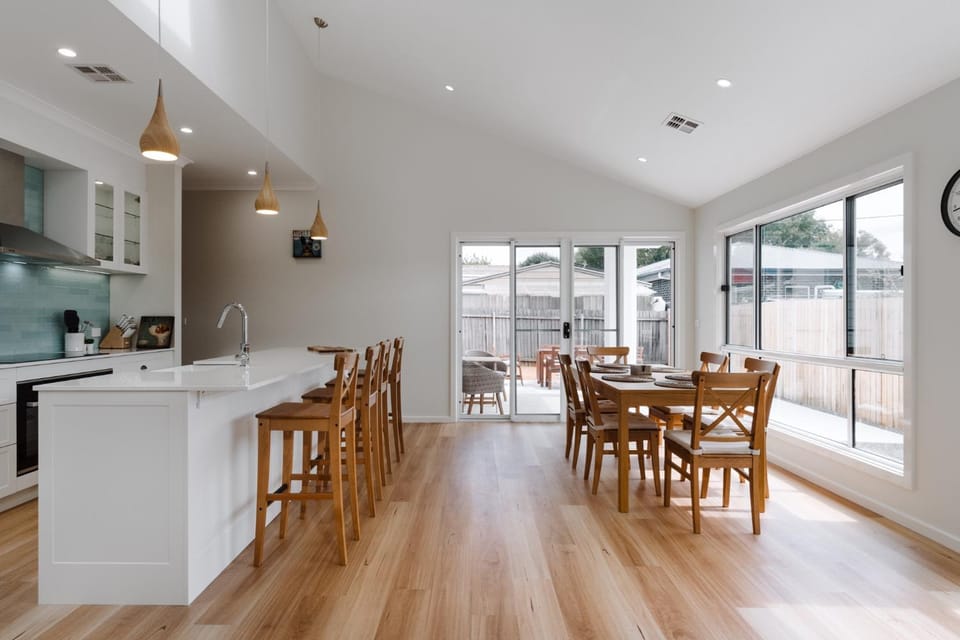 Exquisitely Spacious 3-Bed Home House in Canberra