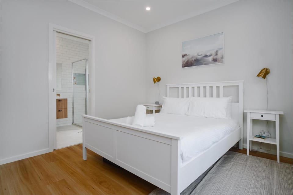 Exquisitely Spacious 3-Bed Home House in Canberra