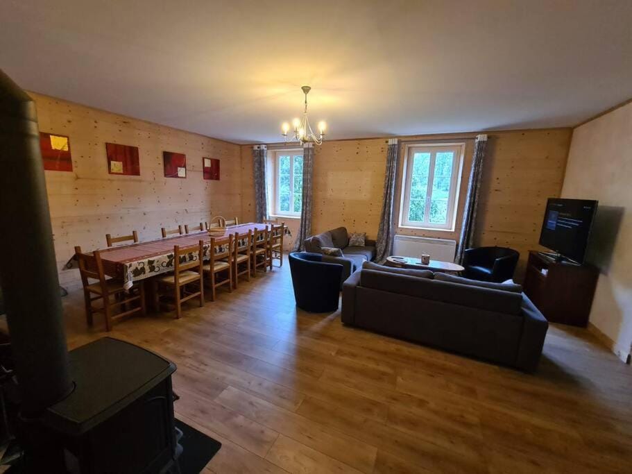Chalet chaleureux House in Jura