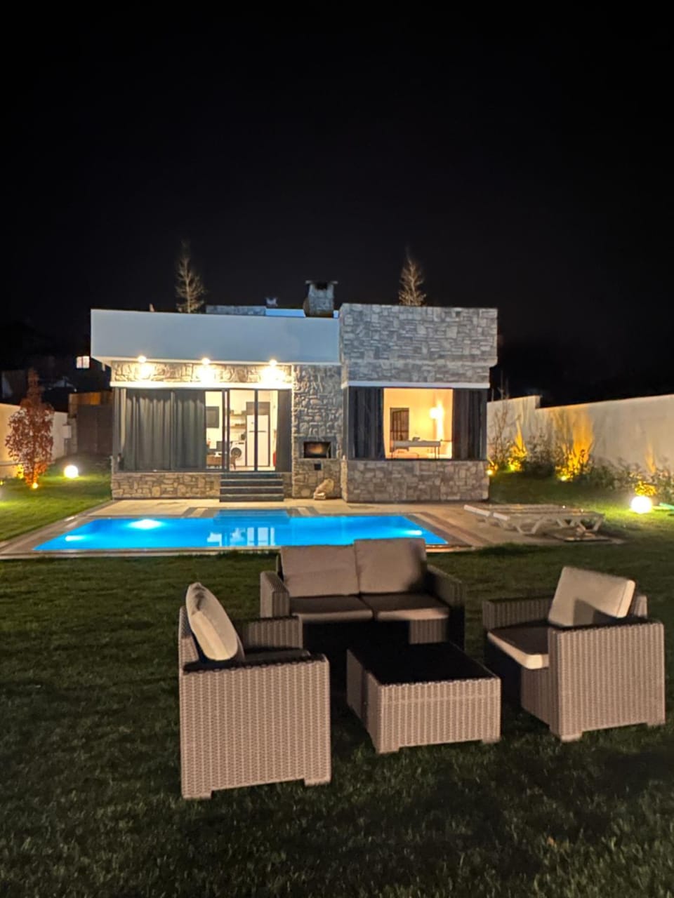 Garden, Seating area, Swimming pool