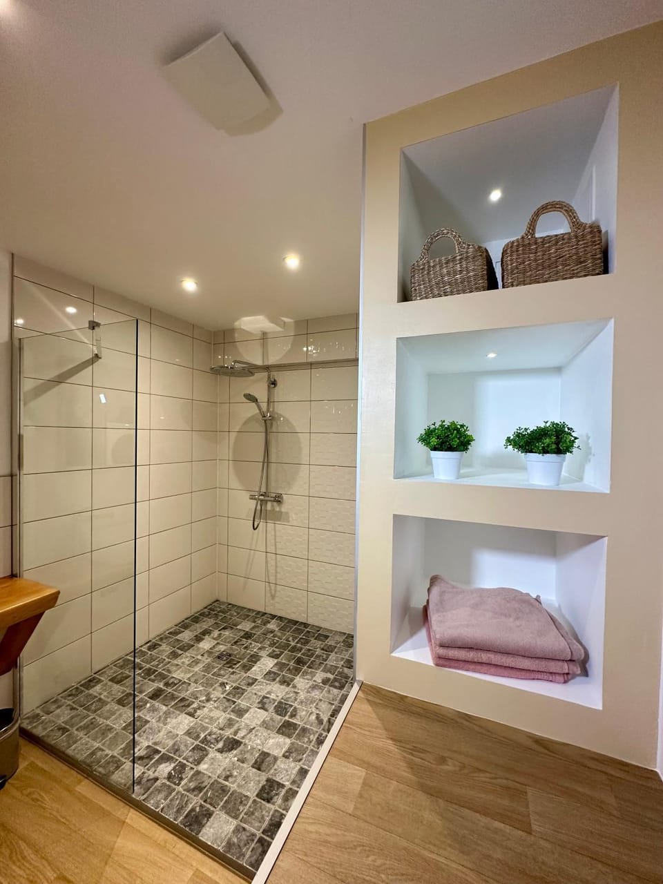 Shower, Bathroom, towels