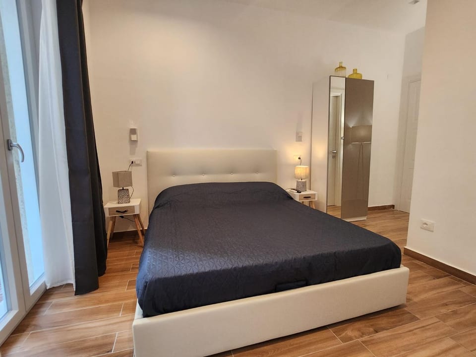 Bed, Photo of the whole room, Bedroom, wardrobe