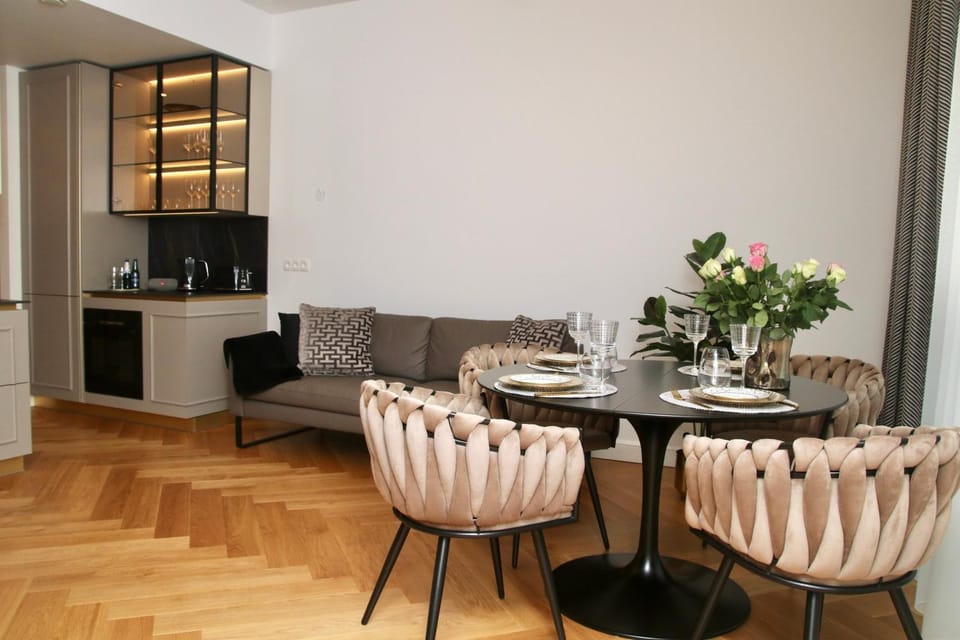 TV and multimedia, Kitchen or kitchenette, Living room, Seating area, Dining area, Lunch, Dinner, pet friendly