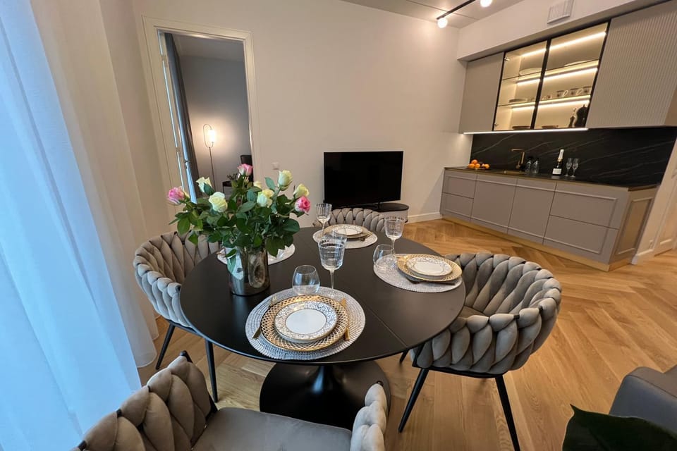 Kitchen or kitchenette, Living room, Dining area, Breakfast, Lunch, Dinner