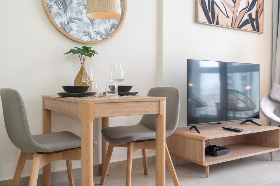 TV and multimedia, Living room, Seating area, Dining area