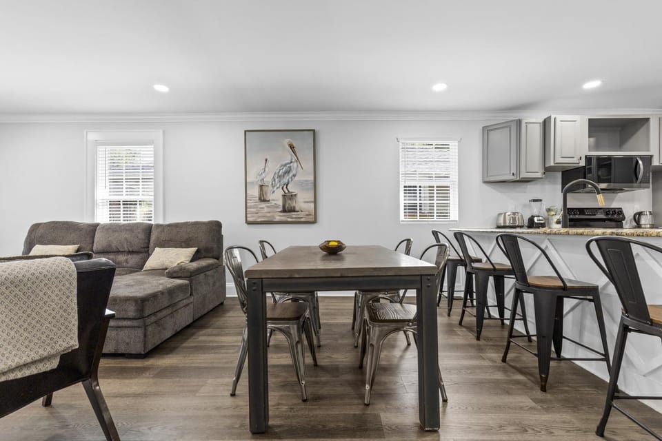 4BR Bright and Modern - Close to Everything House in Charlotte