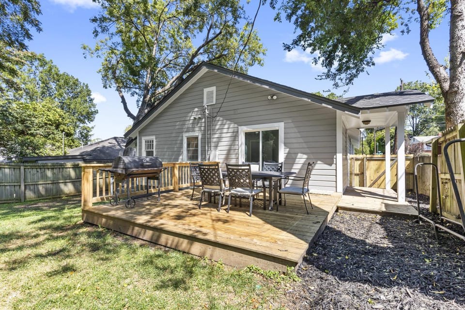 4BR Bright and Modern - Close to Everything House in Charlotte