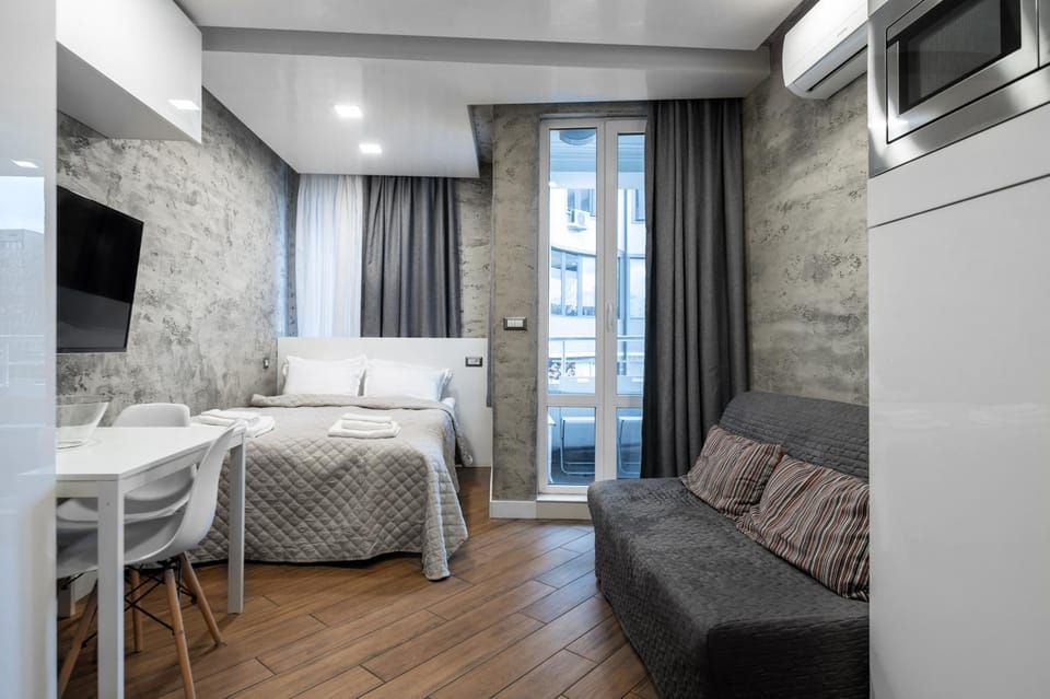 Bed, Living room, Photo of the whole room, Seating area, Bedroom