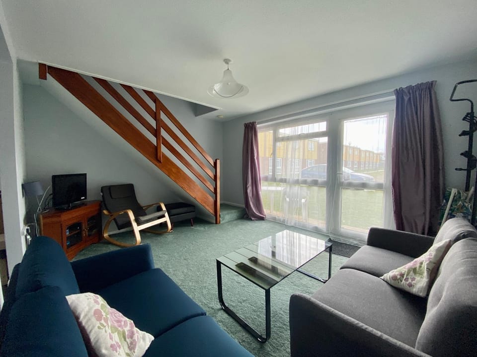 Communal lounge/ TV room, TV and multimedia, Living room, Seating area